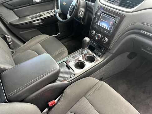 Used 2015 Chevrolet Traverse LT w/ Style and Technology Package FWD image 18