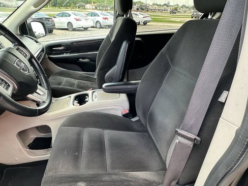 Used 2016 Dodge Grand Caravan SXT w/ Rear Park Assist Package FWD image 11