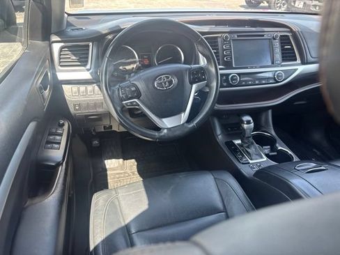 Used 2016 Toyota Highlander XLE AWD/4WD image 29