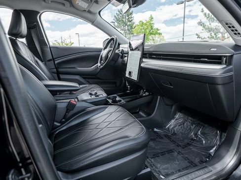 Used 2022 Ford Mustang Mach-E Select image 17