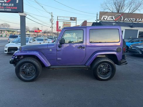 Used 2017 Jeep Wrangler Sahara AWD/4WD image 3