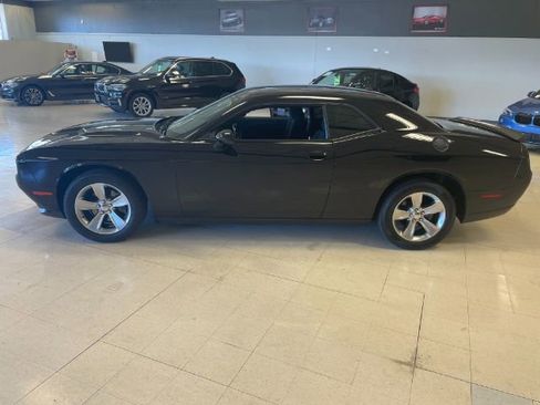 Used 2021 Dodge Challenger SXT image 6