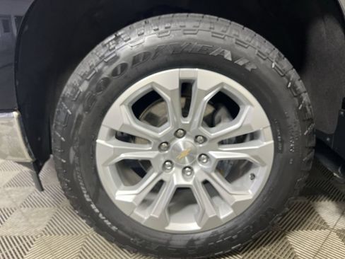 Certified 2023 Chevrolet Silverado 1500 LTZ AWD/4WD image 33