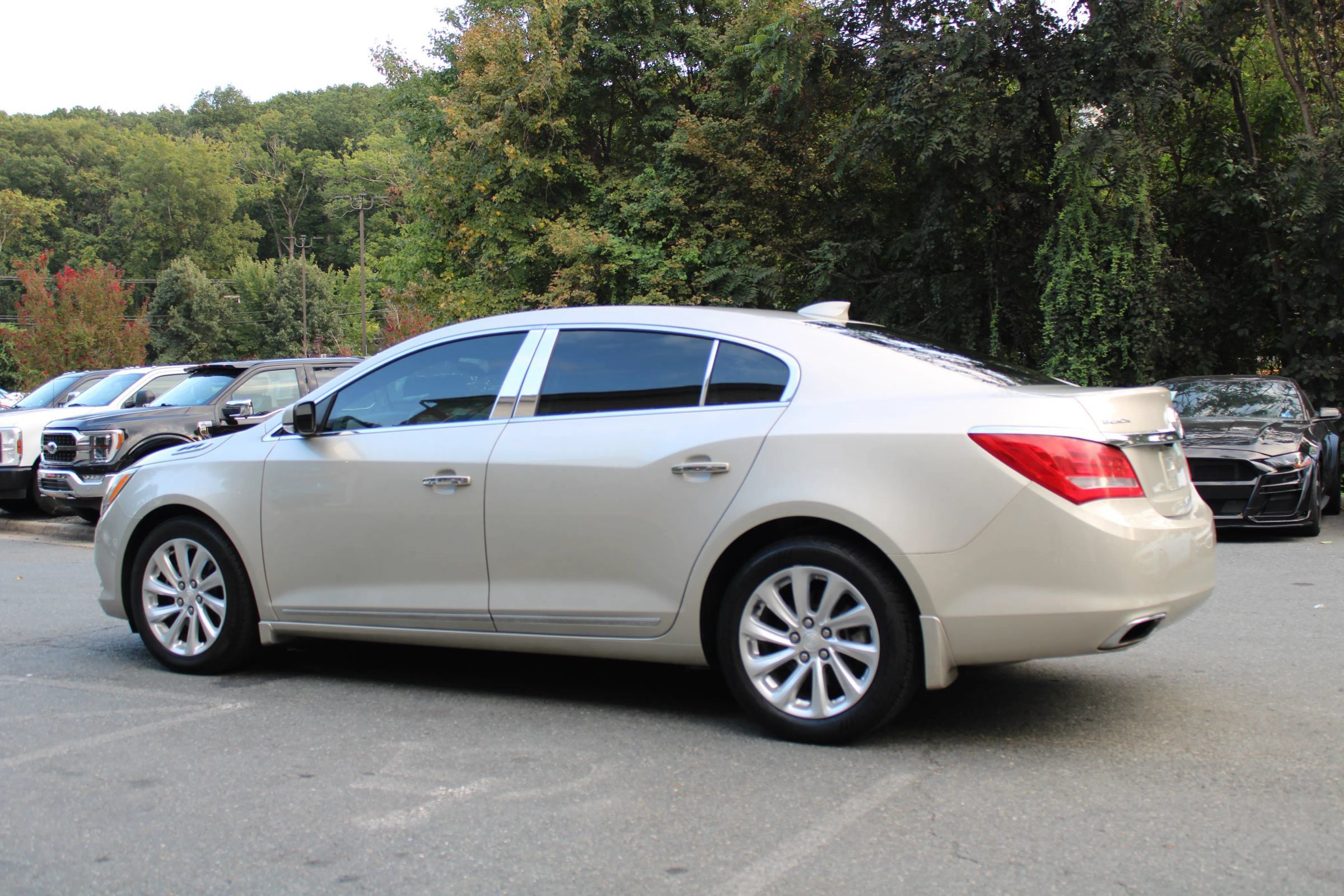 Used 2016 Buick LaCrosse Leather FWD image 5