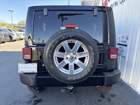 Used 2018 Jeep Wrangler Unlimited Sahara w/ Connectivity Group image 11
