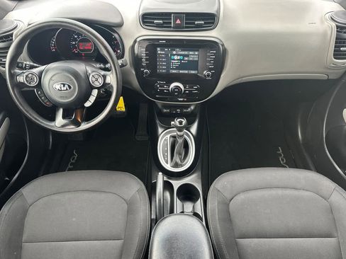 Used 2019 Kia Soul + image 3