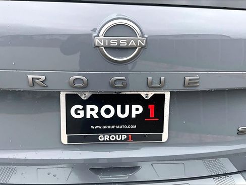 Certified 2025 Nissan Rogue SL w/ Tech Package FWD image 10