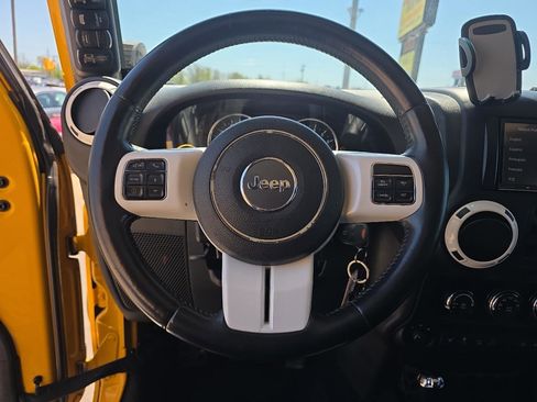 Used 2015 Jeep Wrangler Unlimited Sahara AWD/4WD image 14
