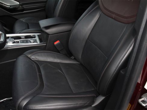 Certified 2022 Ford Explorer Platinum w/ Equipment Group 601A image 24