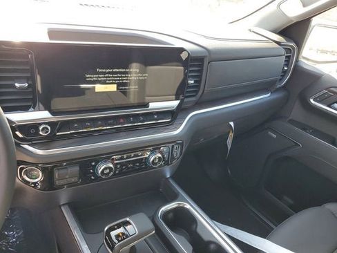 New 2026 GMC Sierra 1500 SLT image 29