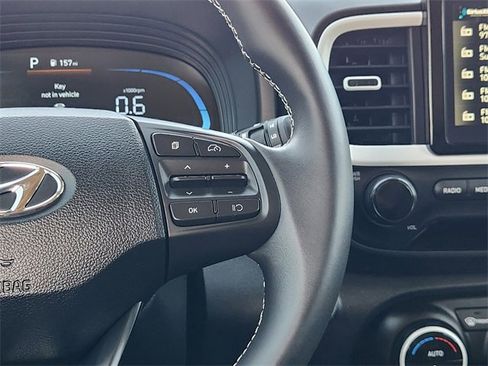 Used 2025 Hyundai Venue Limited image 29