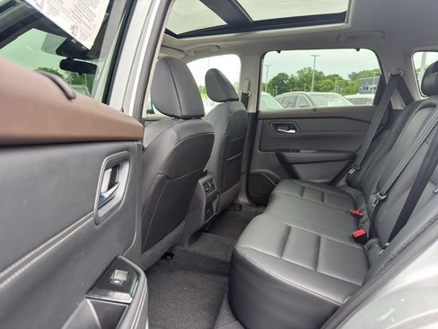 Certified 2023 Nissan Rogue SV w/ SV Premium B Package AWD/4WD image 30