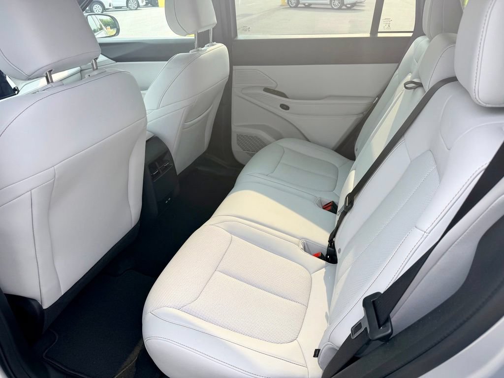 Used 2026 Jeep Cherokee Limited AWD/4WD image 10