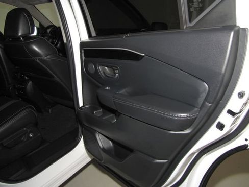 Certified 2025 Honda Pilot Touring image 19