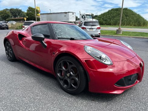 Used 2015 Alfa Romeo 4C Launch Edition w/ Convenience Group RWD image 1
