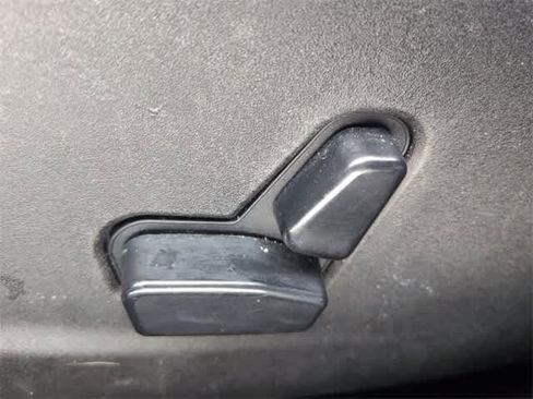 Used 2019 Chrysler 300 Touring image 18