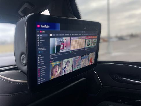 Certified 2024 Cadillac Escalade ESV Sport w/ LPO, ONYX Package image 37