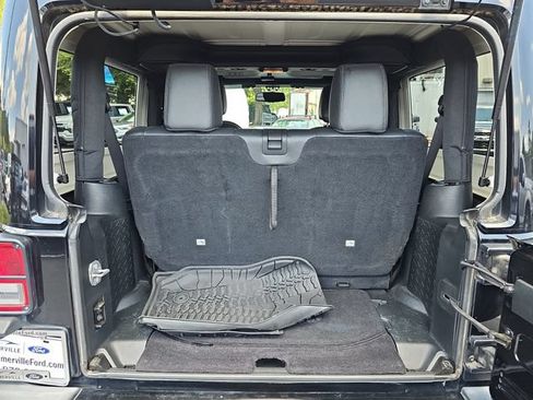 Used 2018 Jeep Wrangler Sahara AWD/4WD image 14