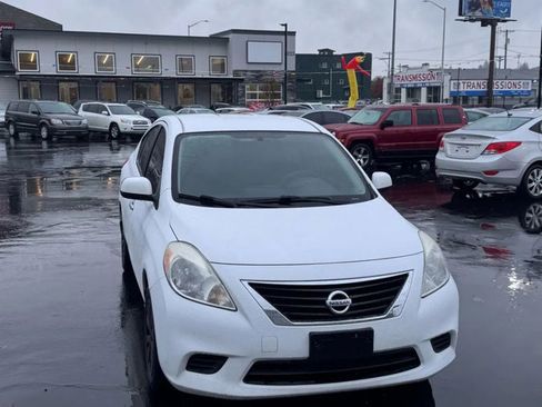 Used 2012 Nissan Versa SV w/ Convenience Pkg image 2