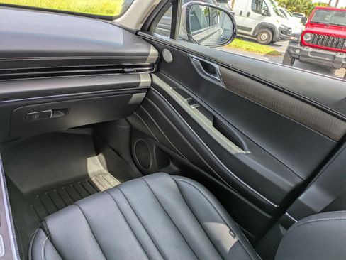 Used 2023 Genesis GV80 2.5T AWD/4WD image 15