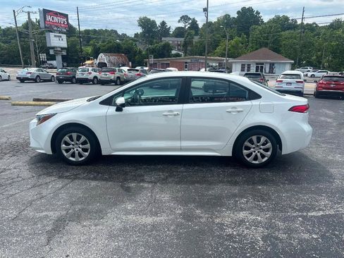 Used 2021 Toyota Corolla LE w/ Carpet Mat Package (TMS) FWD image 4