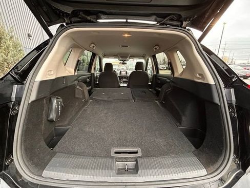 Used 2024 Nissan Rogue SV image 40