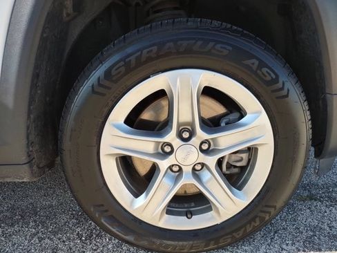 Used 2024 Jeep Compass Latitude AWD/4WD image 24