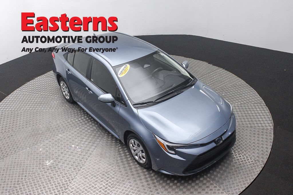 Used 2025 Toyota Corolla LE FWD image 4