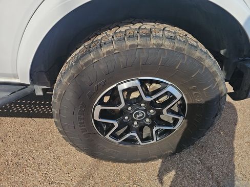 Used 2023 Ford Bronco Outer Banks image 9