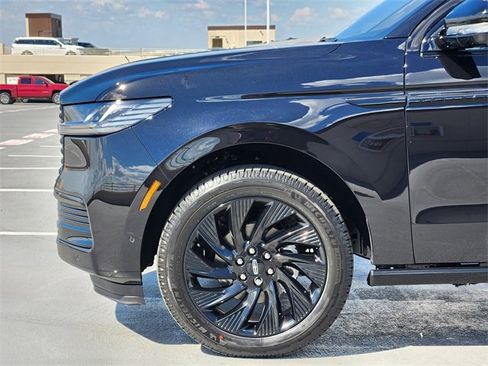 New 2025 Lincoln Navigator Reserve w/ Jet Appearance Package image 9