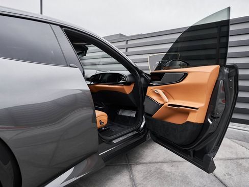 Used 2025 Ferrari Purosangue image 28