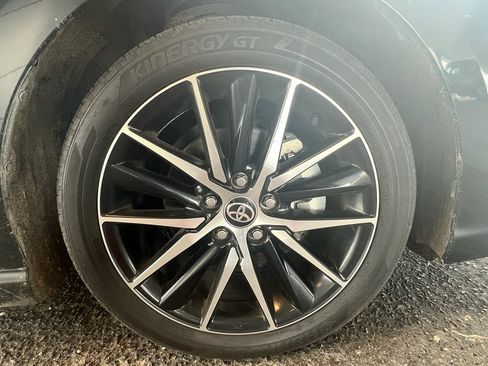 Used 2024 Toyota Camry SE image 11