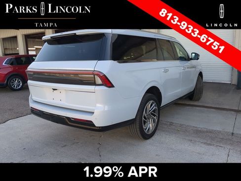 Used 2025 Lincoln Navigator L Reserve AWD/4WD image 12