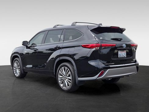 Used 2021 Toyota Highlander Platinum AWD/4WD image 6