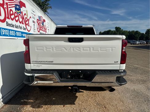 Used 2025 Chevrolet Silverado 2500 LT w/ Convenience Package AWD/4WD image 4