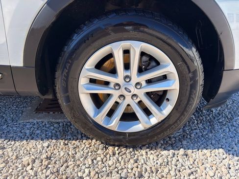 Used 2017 Ford Explorer XLT FWD image 15