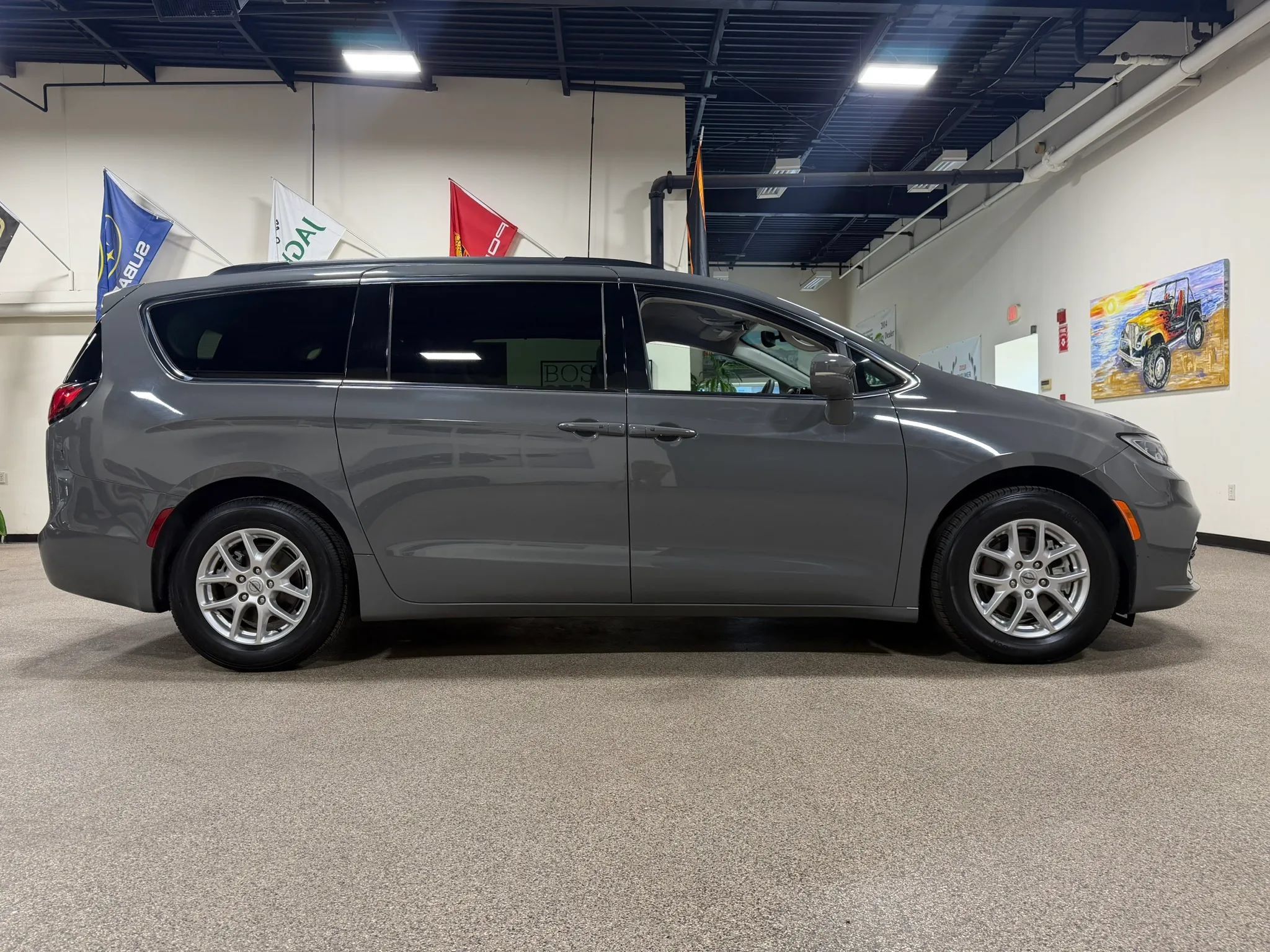 Used 2022 Chrysler Pacifica Touring-L FWD image 4
