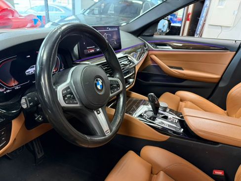 Used 2021 BMW 530i xDrive image 24
