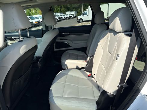 Used 2025 Kia Telluride SX w/ SX Captain's Chair Package FWD image 28