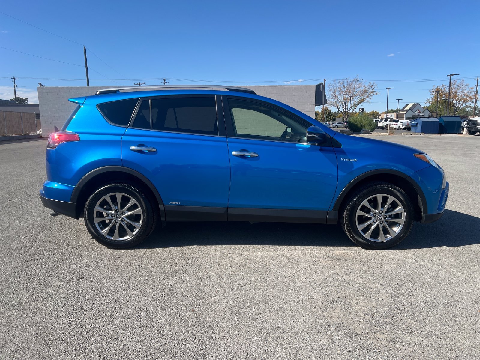 Used 2017 Toyota RAV4 Limited w/ Advanced Technology Package AWD/4WD image 2