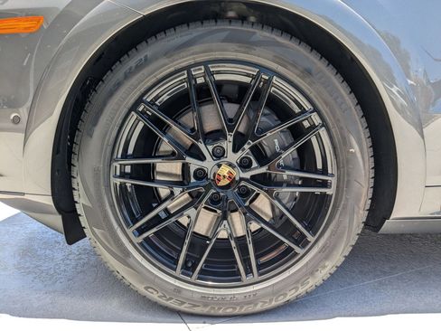 New 2025 Porsche Cayenne Coupe image 28