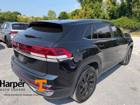 Used 2024 Volkswagen Atlas Cross Sport SE FWD image 5