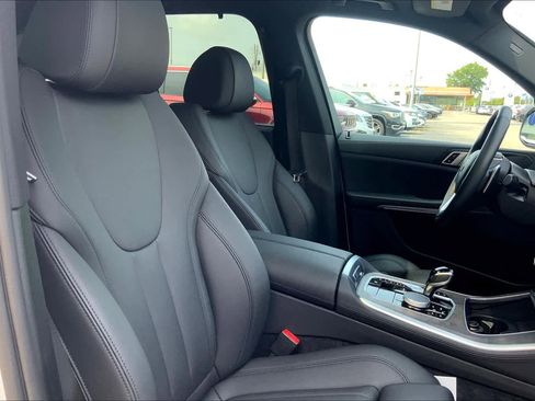 Used 2022 BMW X5 xDrive40i w/ Premium Package image 9
