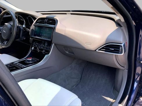 Used 2019 Jaguar XE Premium AWD/4WD image 17