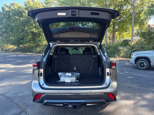 New 2026 Toyota Highlander Limited AWD/4WD image 8
