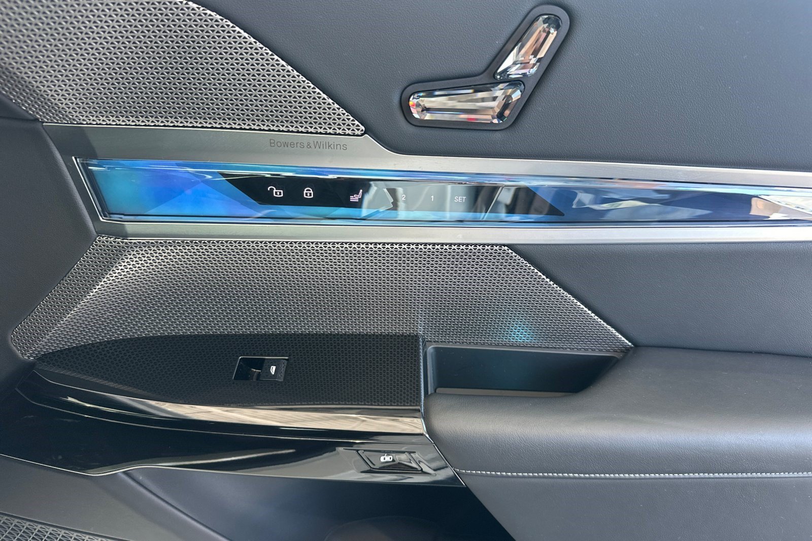 Certified 2024 BMW i7 xDrive60 RWD image 21