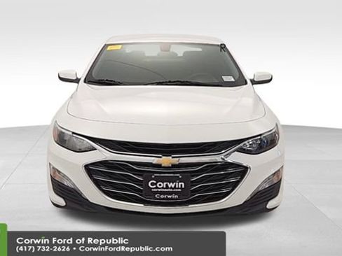 Used 2021 Chevrolet Malibu LT image 2