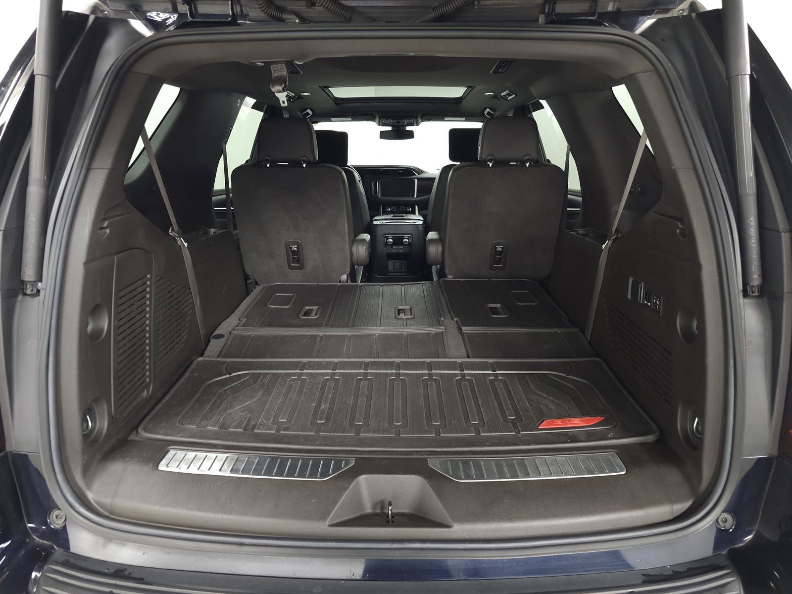 Used 2021 GMC Yukon Denali AWD/4WD image 8