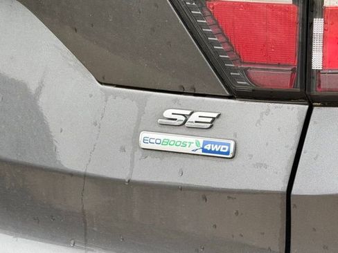 Used 2018 Ford Escape SE w/ SE Sport Appearance Package AWD/4WD image 10