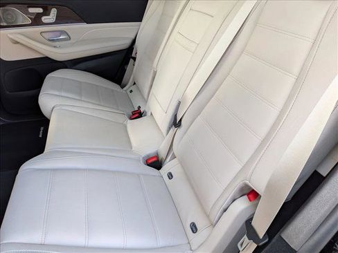 Used 2022 Mercedes-Benz GLS 580 4MATIC image 17